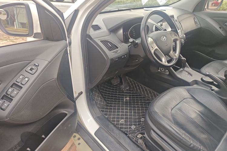 Used Hyundai ix35 2013 2.0L Automatic Two-Wheel Drive Smart GLS China IV Standard
