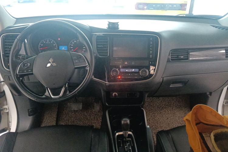 Used Mitsubishi Outlander 2018 2.0L Two-Wheel Drive Glory Edition 5 Seats
