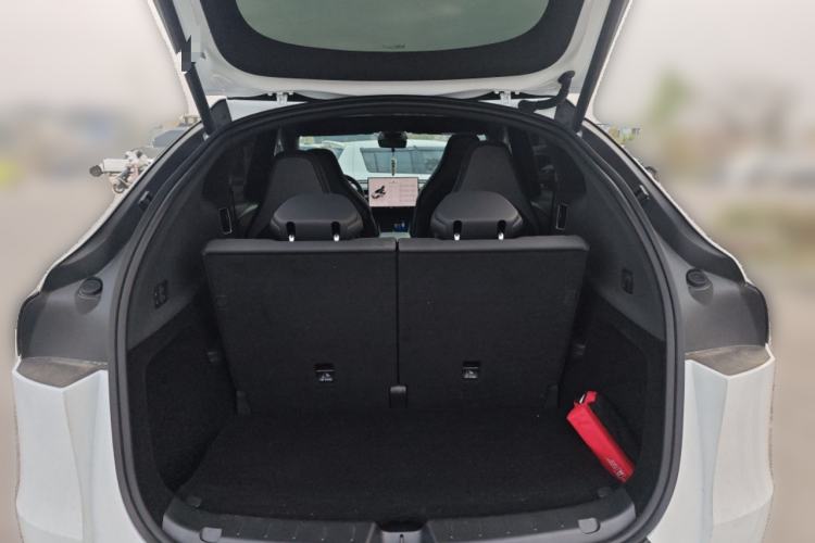 Used Tesla Model Y L 2025 Long-Range All-Wheel-Drive Version
