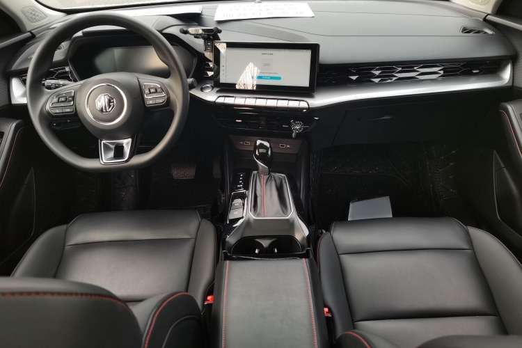 Used MG 5 2021 180 DVVT CVT Youth Luxury Edition
