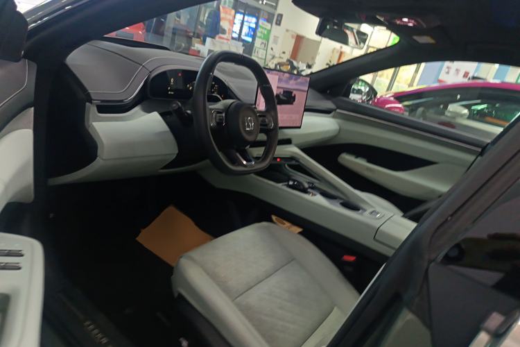 Used Zeekr 001 2025 WE Edition 100 kWh Rear-Wheel Drive
