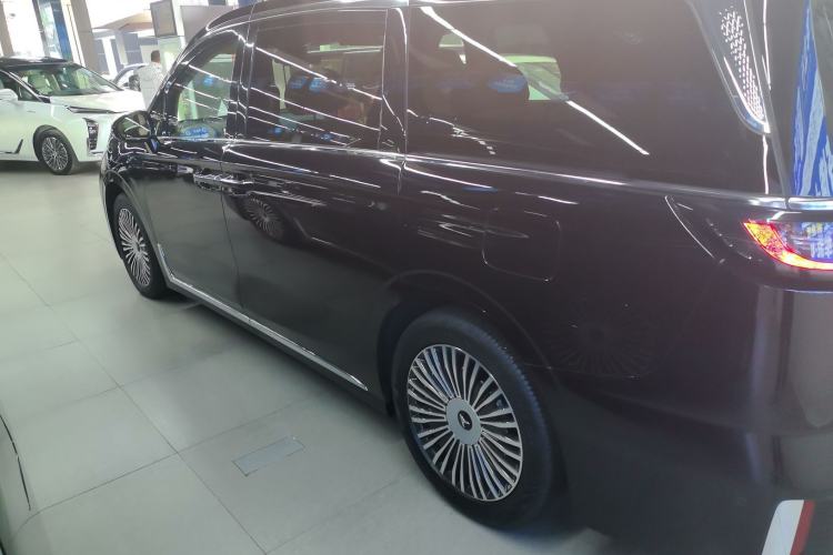 Used VOYAH Dream 2025 PHEV Four-Wheel Drive Prestige Kunpeng Edition
