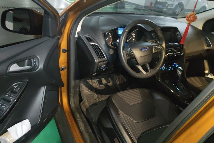 Used Ford Focus 2015 Hatchback 1.6L Automatic Fashion Edition
