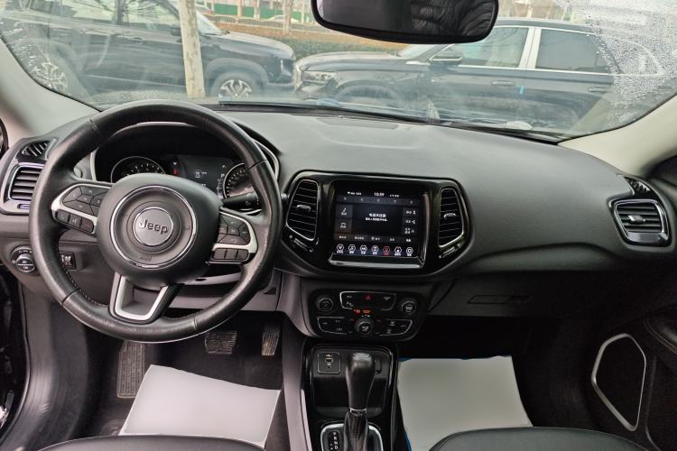 Used  Compass 2019 220T Automatic Family Edition
