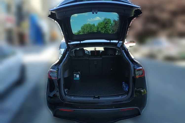 Used Tesla Model Y 2023 Rear-Wheel-Drive Version
