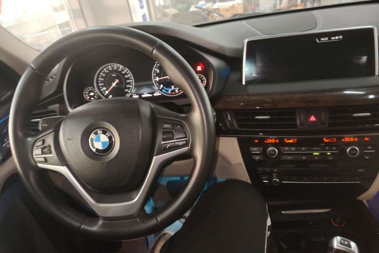 Used BMW X5 2015 xDrive28i
