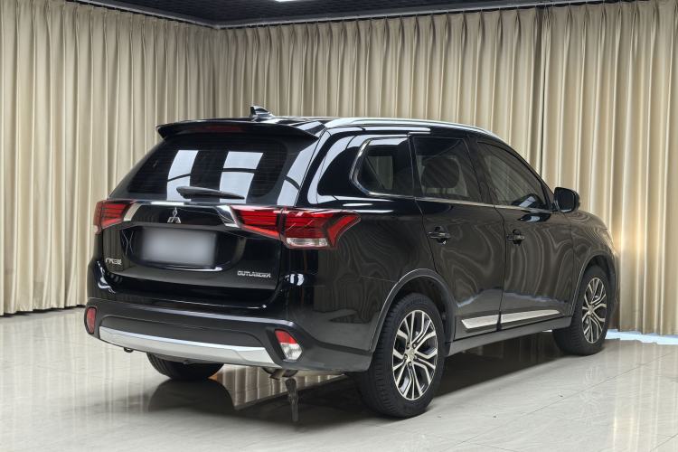 Used Mitsubishi Outlander 2017 2.0L Two-Wheel Drive Glory Edition 5 Seats