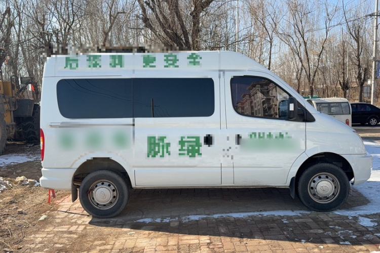 Used SAIC MAXUS Xintu V80 2023 2.0T Manual Classic Aoyuntong Short Wheelbase Mid-Roof 5/6-Seater
