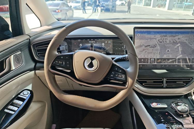 Used Denza D9 2022 DM-i 970 Four-Wheel Drive Prestige Model
