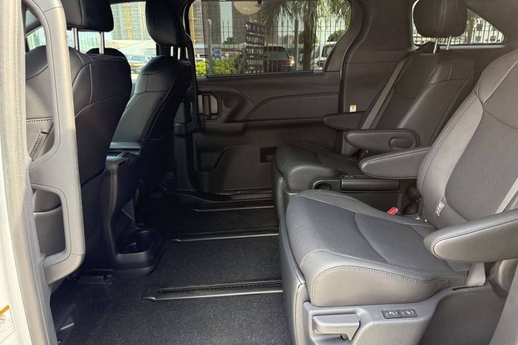 Used Toyota Sienna 2024 2.5L Hybrid Four-Wheel Drive Prestige Edition
