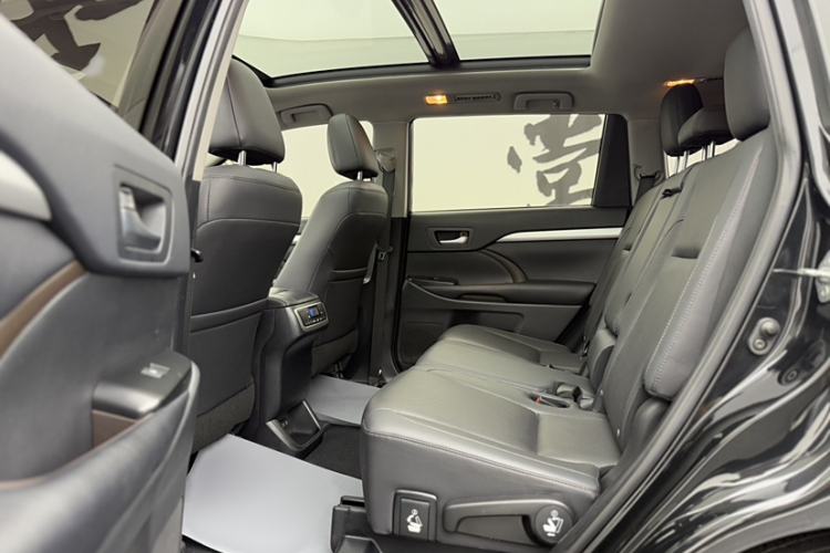 Used Toyota Highlander 2018 2.0T Four-Wheel Drive Luxury Version 7 Seats China VI Standard