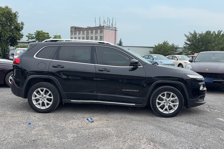 Used  Cherokee 2017 2.4L Leading Edition
