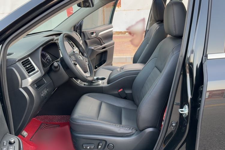 Used Toyota Highlander 2018 2.0T Two-Wheel Drive Prestige Version 7 Seats China V Emission Standard
