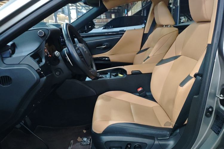 Used Lexus ES 2023 200 Excellence Edition
