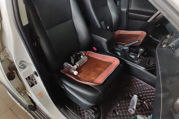 Used Toyota RAV4 2016 2.0L CVT Two-Wheel Drive Fashion Edition China V Standard
