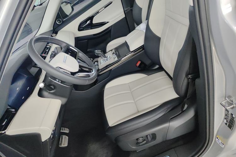 Used Land Rover Range Rover Evoque 2023 Aurora L 249 PS Luxury Edition
