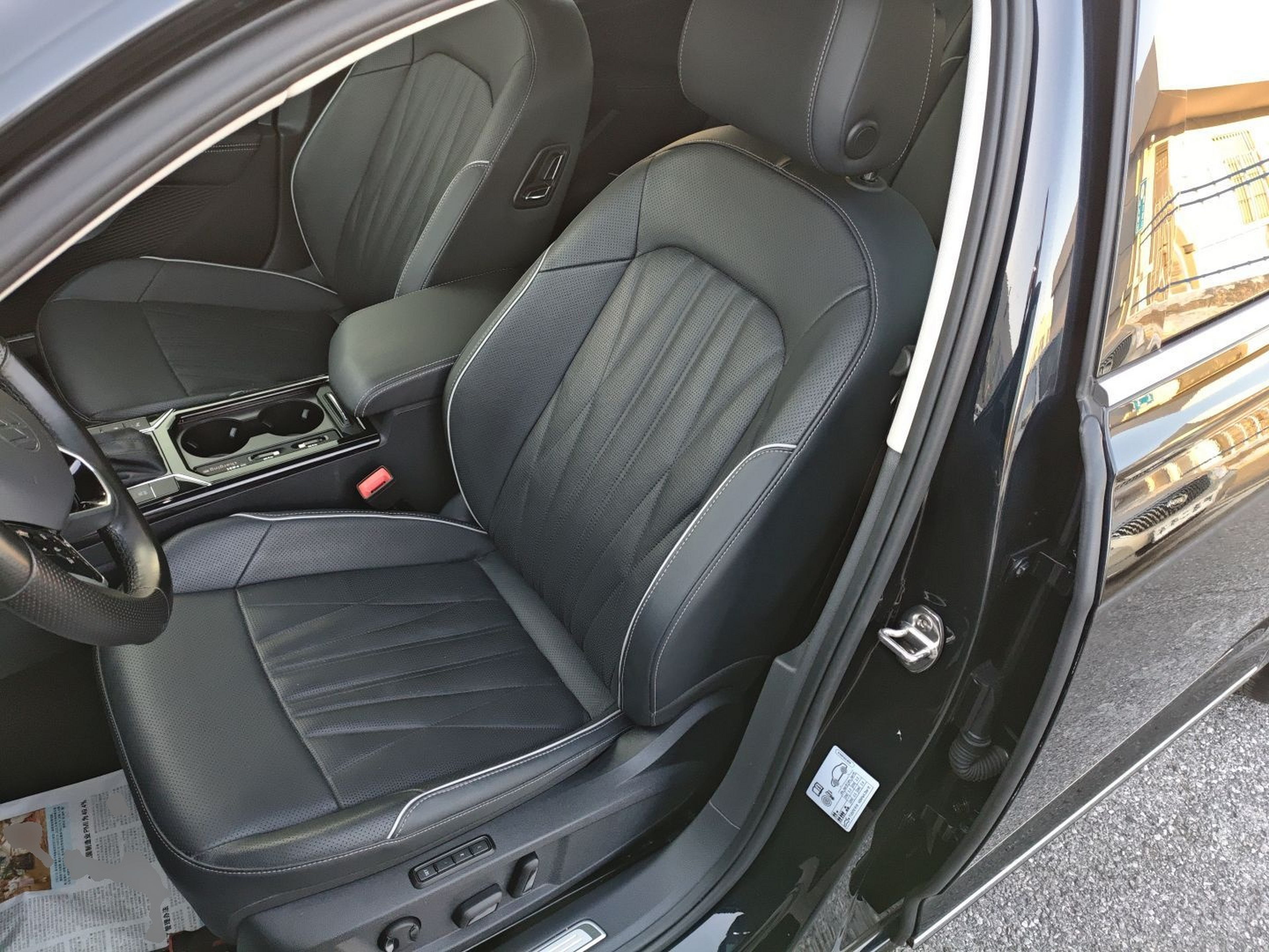 Переднее сиденье в автомобиле