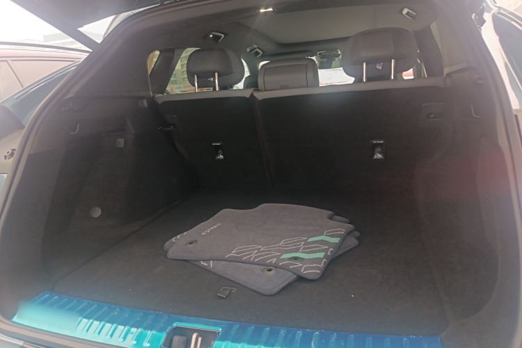 Used Lynk & Co 08 EM-P 2025 220 km All-Wheel-Drive Performance Halo
