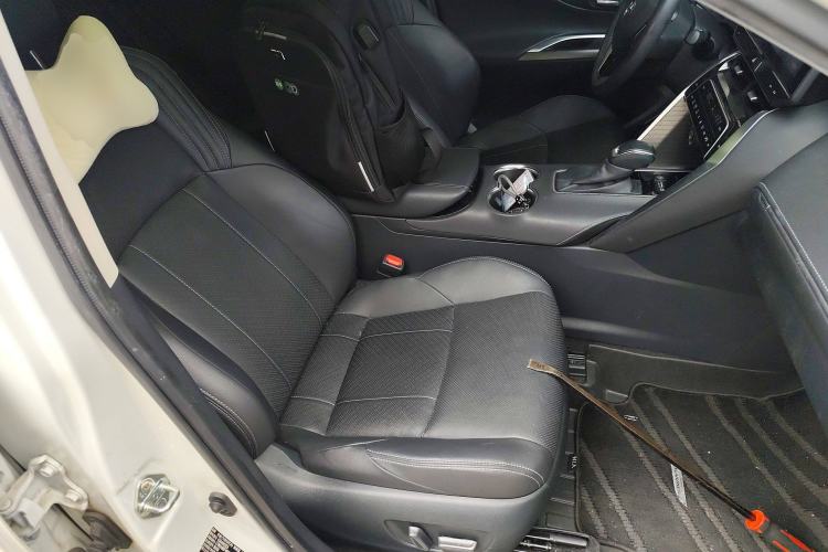 Used Toyota Harrier 2022 2.0L CVT Two-Wheel Drive Deluxe Edition
