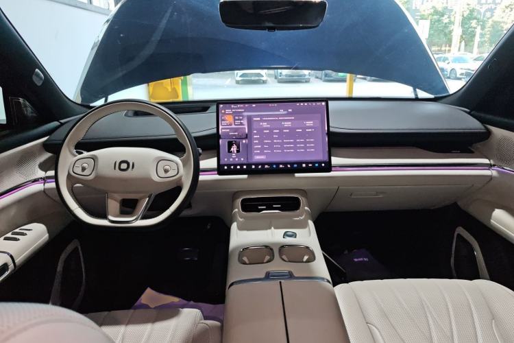 Used  Q07 2025 215 Prestige Edition
