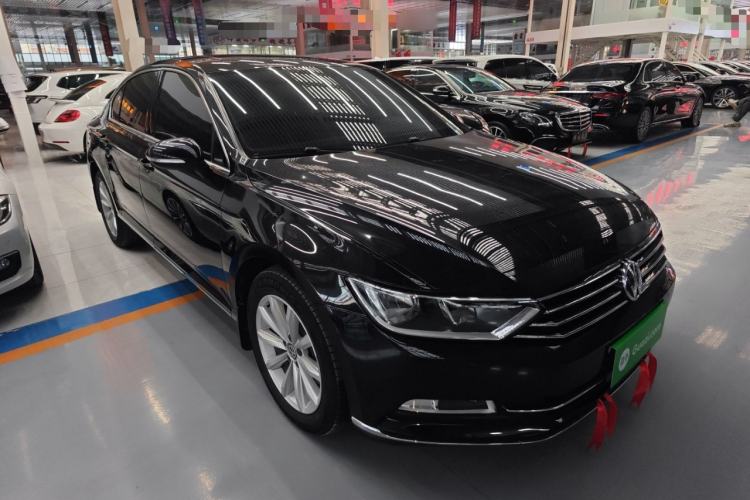 Used Volkswagen Magotan 2017 330TSI DSG Leading Model
