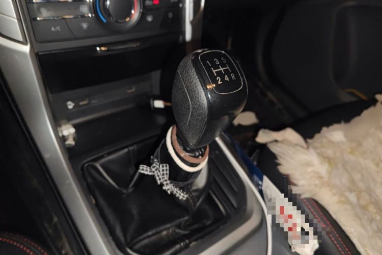 Used SAIC MAXUS T60 2017 2.4L Gasoline Manual Transmission Two-Wheel Drive High Ground Clearance Comfort Edition Standard Cabin