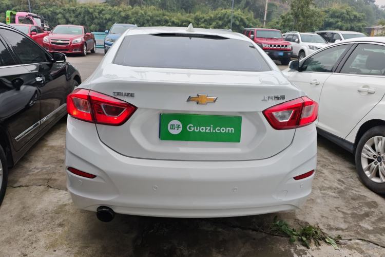 Used Chevrolet Cruze 2017 1.5L Automatic Pioneer Sunroof Edition
