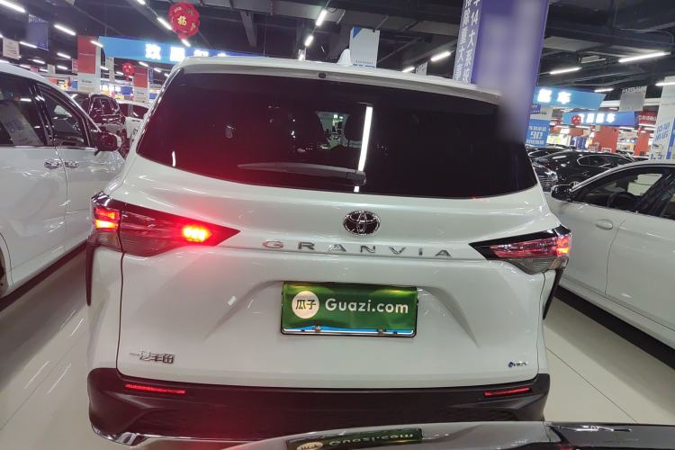 Used Toyota Granvia 2024 2.5L Hybrid Comfort Edition
