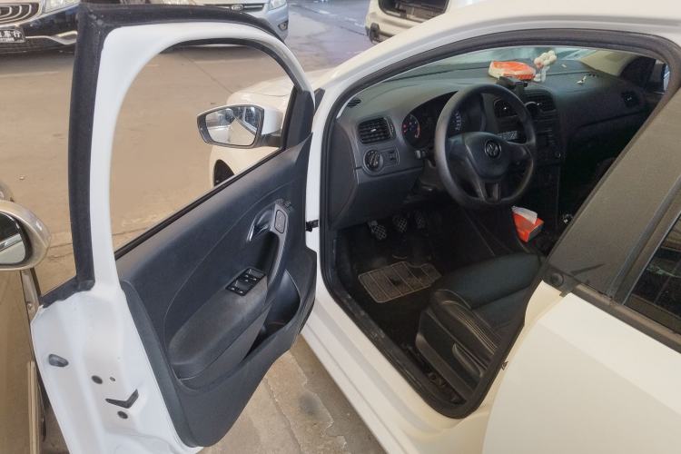 Used Volkswagen Polo 2016 1.4L Manual Fashion Model