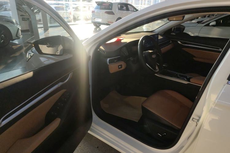 Used Geely Auto Emgrand 2025 4th Generation 1.5L CVT Flagship Version
