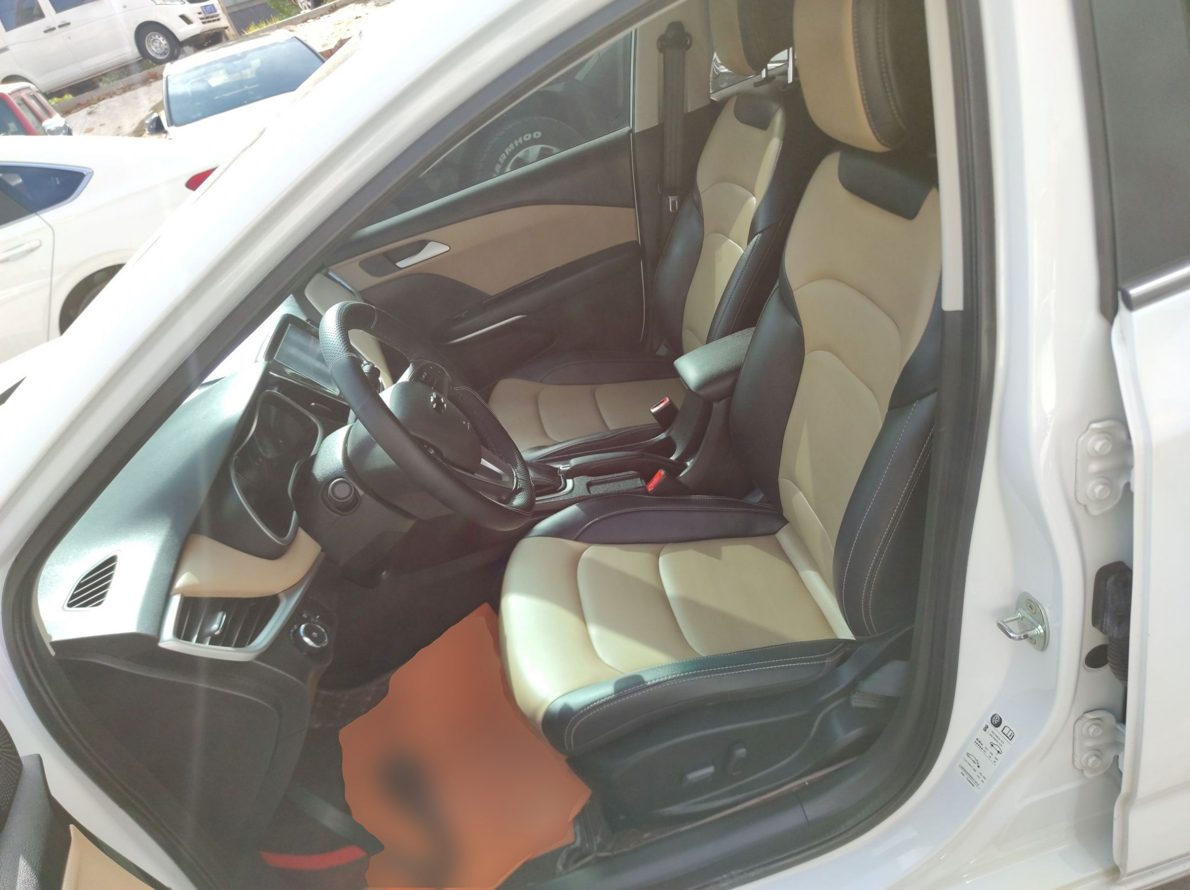 المقاعد الأمامية داخل السيارة