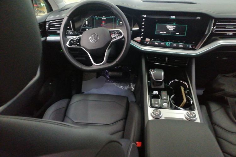 Used Volkswagen Touareg 2021 3.0 TSI Luxury Edition Black Diamond Sport Package
