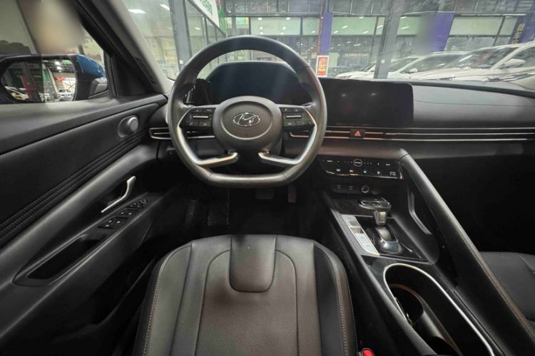 Used Hyundai Elantra 2021 1.5L CVT LUX Prestige Edition
