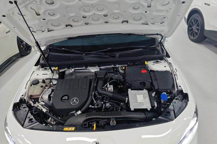 Used Mercedes-Benz A-Class 2022 Second Facelift A 200 L Sport Sedan Fashion Version
