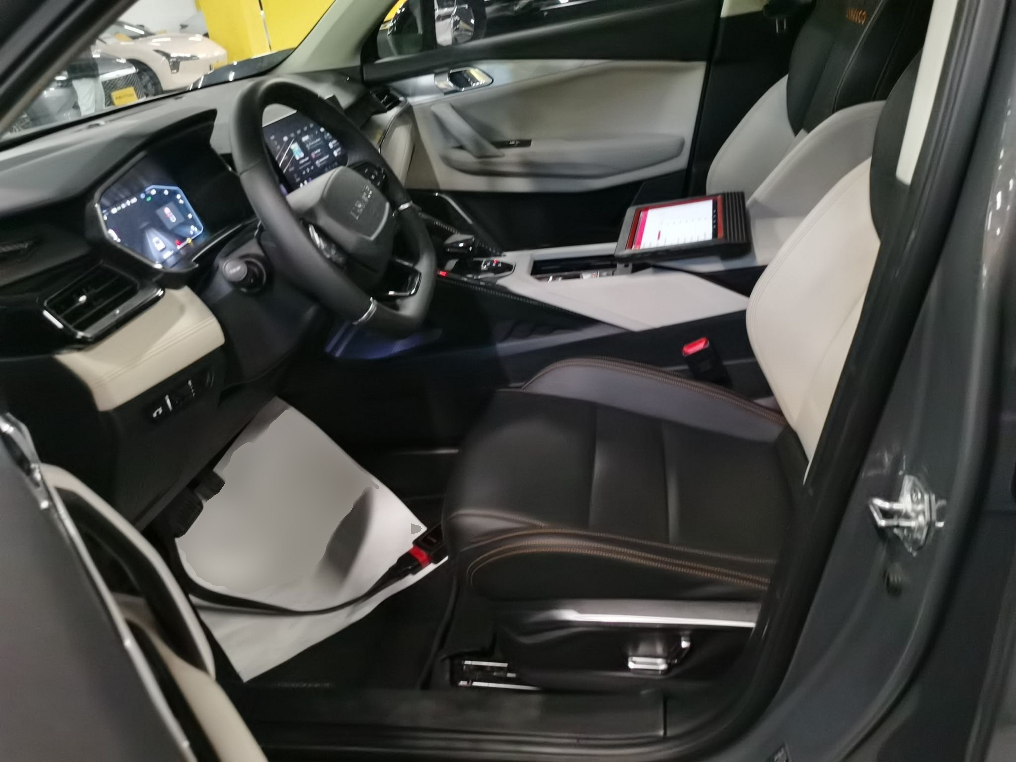 المقاعد الأمامية داخل السيارة