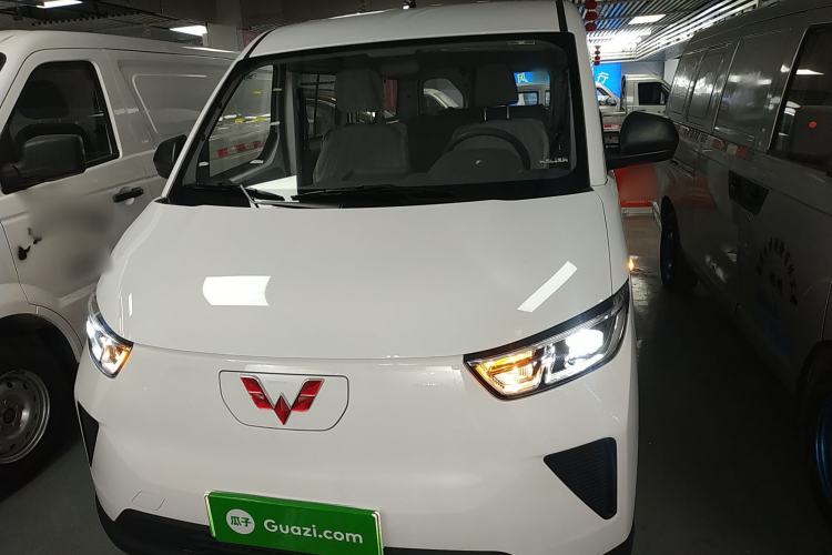 Used Wuling Yangguang 2024 300KM Comfort Version Passenger Van 75kW
