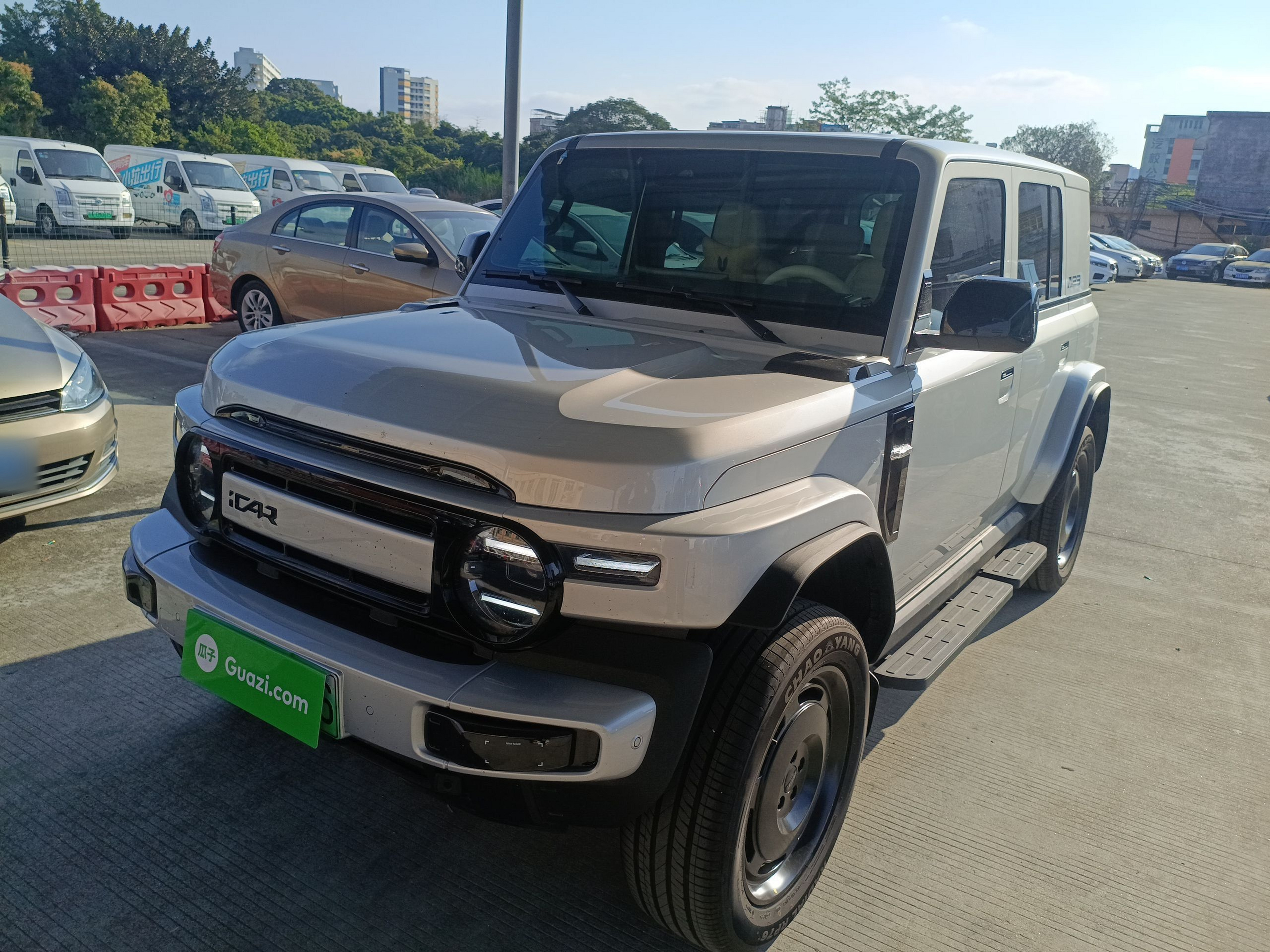 تحت مقدمة السيارة