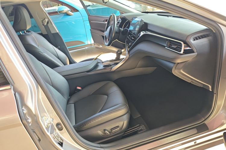 Used Toyota Camry 2021 2.0G Luxury Edition
