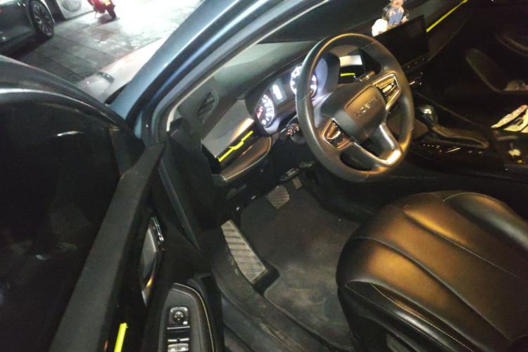 Used Roewe i5 2021 1.5L CVT Black Gold Edition
