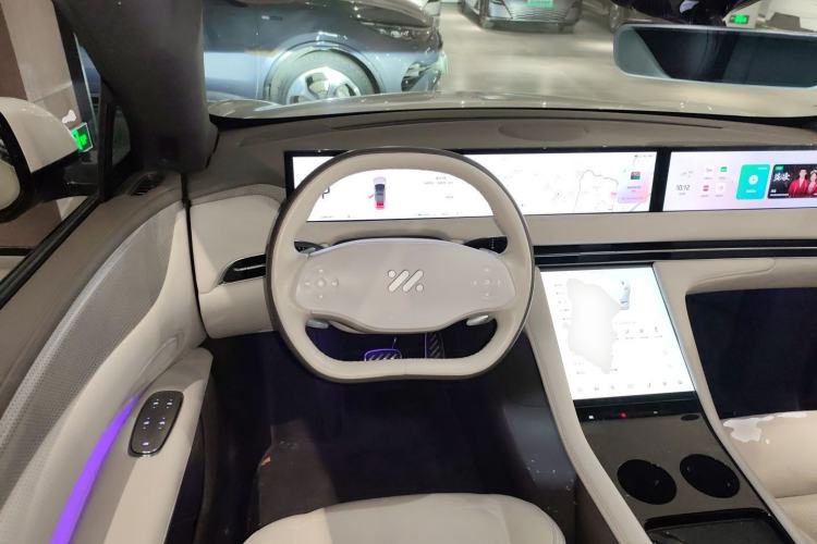 Used  LS7 2023 100kWh Lux Rear-Drive Version
