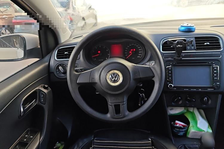 Used Volkswagen Polo 2013 1.6L Manual Comfort Edition
