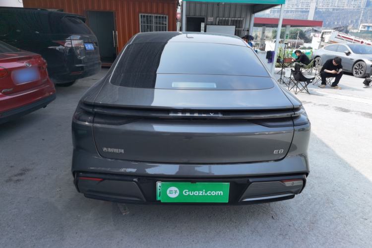 Used Geely Galaxy E8 2024 665 km Range Rear-Drive Starship Long-Range Version
