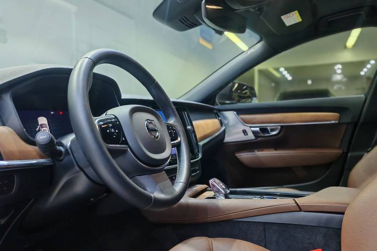 Used Volvo S90 2023 B5 Zhiyi Luxury Edition
