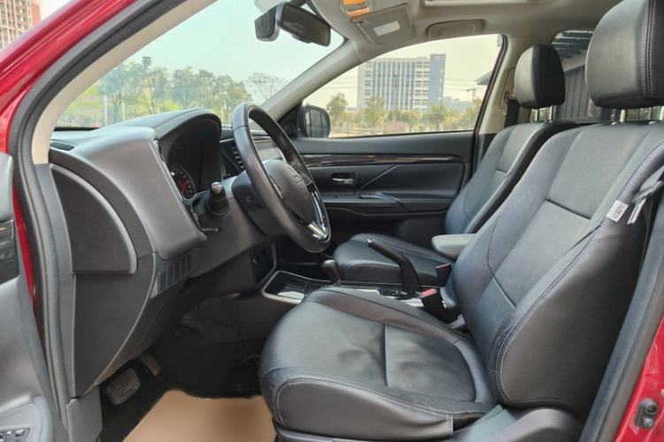 Used Mitsubishi Outlander 2018 2.0L Two-Wheel Drive Glory Edition 5 Seats
