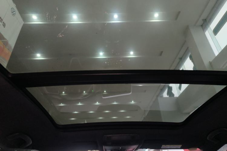 Used Volkswagen T-ROC 2025 Facelift Model 2 300TSI DSG Two-Wheel Drive Chenguang Edition
