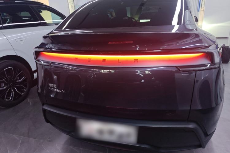 Used Tesla Model Y 2025 Rear-Wheel-Drive Version
