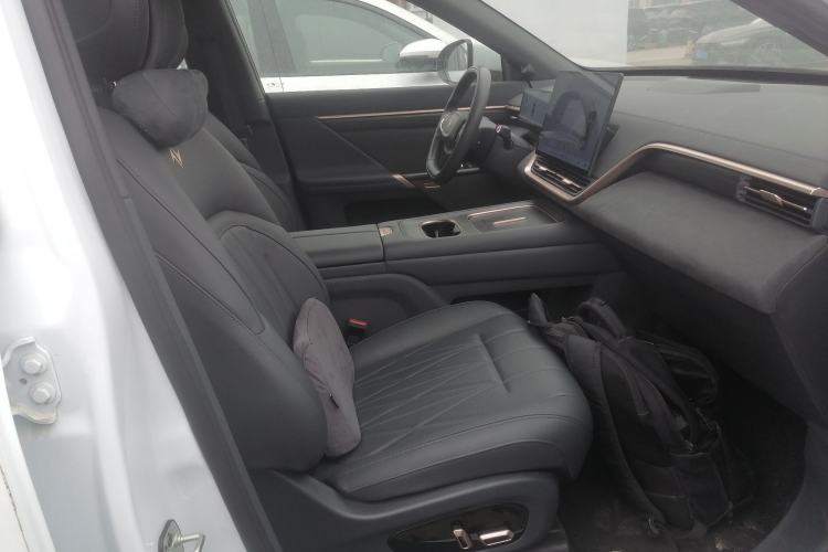 Used  eπ008 2025 210Max Range-Extended Version 5 Seats