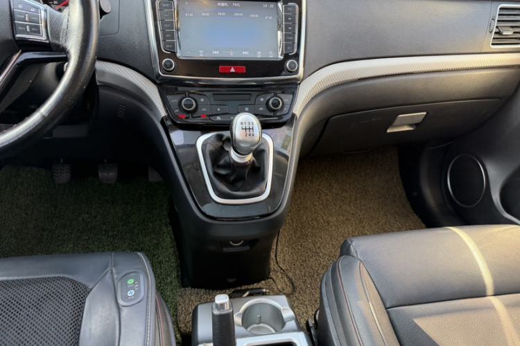 Used Haval H6 2015 Upgraded Model 1.5T Manual Two-Wheel Drive Prestige Version
