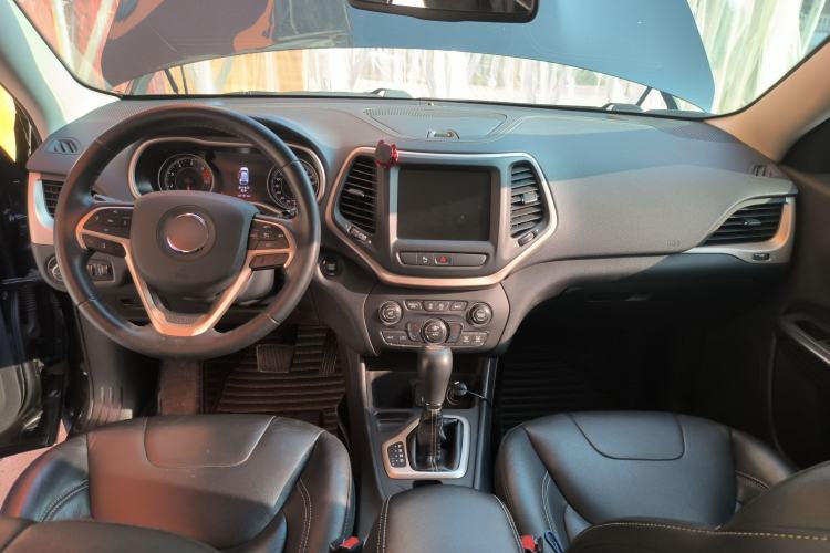 Used  Cherokee 2017 2.0L Superior Edition
