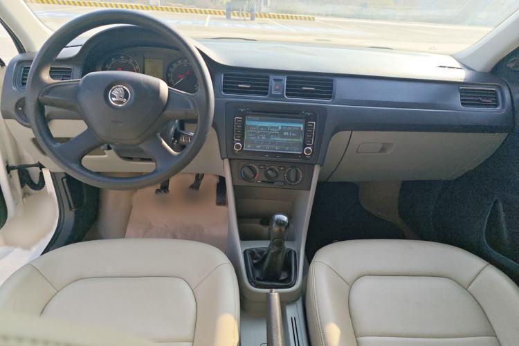 Used Skoda Rapid 2013 1.6L Manual Enjoyment Model
